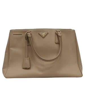 Prada Medium Galleria Double Zip Tote Bag in beige saffiano leer