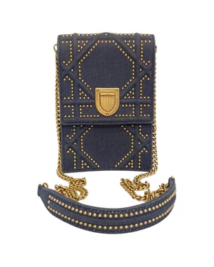 Dior Diorama verticale clutch met studs in marineblauwe katoenen denim