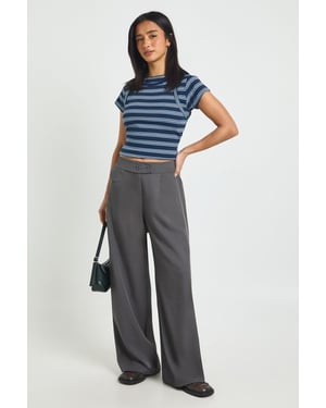 Petite Woven Pocket Detail Wide Leg Trouser