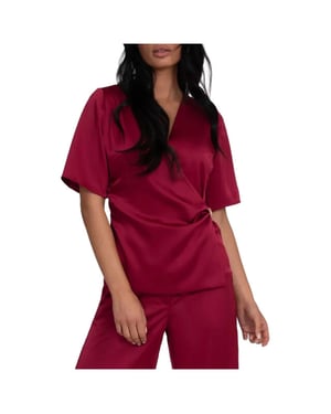 Nikkie Ribe wrap top