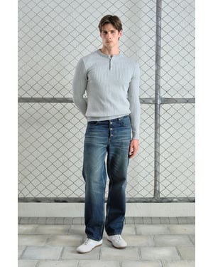 Slim Fit Crew Neck T-Shirt met Knopdetail