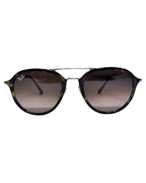 Ray Ban RB4253 pilotenzonnebril met dubbele brug in bruin acetaat.