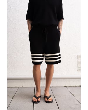 Randiga stickade shorts med dragsko i midjan