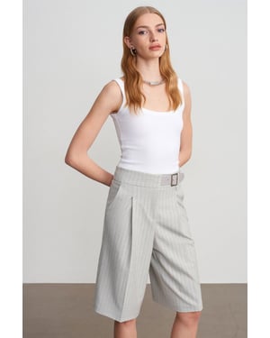 Hoge Taille Gestreepte Tailored Shorts Met Riem