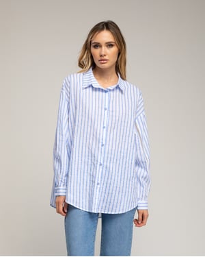 Losvallende gestreepte blouse met geschulpte rand aan de mouw