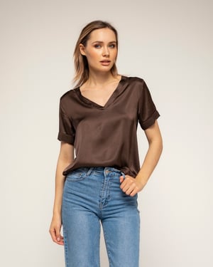 T-shirt met korte mouwen en V-hals van zijde