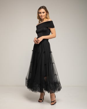Tule midi-rok met kant aan de onderkant en strikdetails.