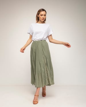 Uitlopende rok met kantdetails, voering en een elastische taille