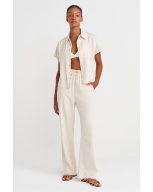 Nieuwe broek met wijde pijpen en koord in de taille