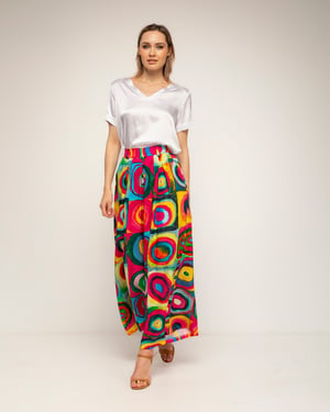 Veelkleurige geprinte pantalon met plooien, zakken, elastische taille aan de achterkant en een omslag