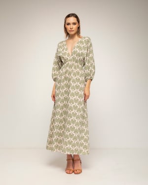 Geprinte jurk met elastische taille, V-hals en V-rug en vetersluiting
