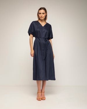 Oversized jurk met gerimpelde mouwen, V-hals en een losse ceintuur