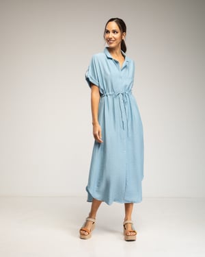 Midi-jurk met elastische taille en borst, rimpelmouwen en zakken