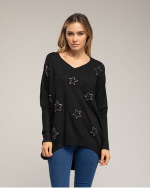 Lång oversize-stickad tröja med påsydda tygstjärnor och strass