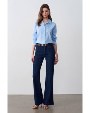 Högmidjade utsvängda jeans
