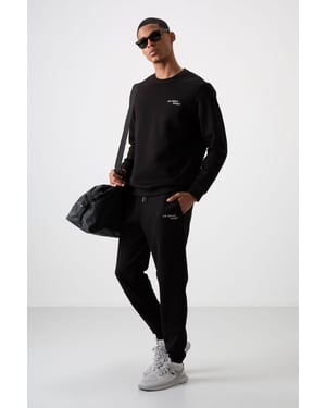Mäns långärmad sweatshirt och byxset