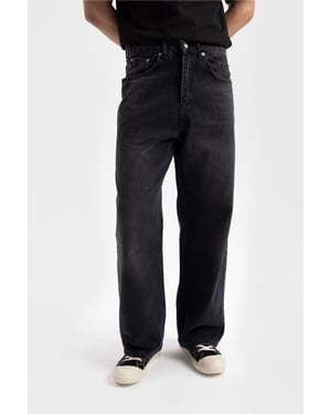 Avslappnad passform raka jeans