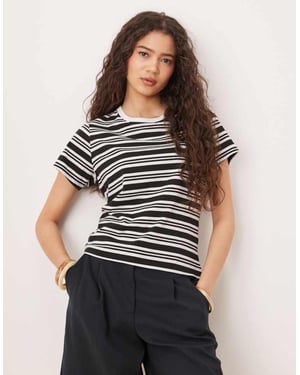 Abercrombie & Fitch kortärmad smal t-shirt i svart rand