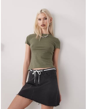 Veckodags t-shirt i linneblandning i khaki, exklusiv för ASOS