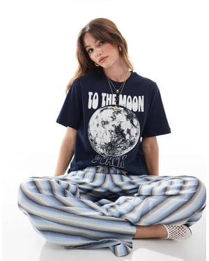 Bara mångrafik boyfriendpassad t-shirt i marinblå