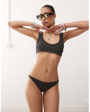 Veckodagsribbad bikiniunderdel i off-black