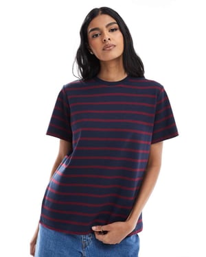 ASOS DESIGN regular fit t-shirt med design i rödvin och marinrandig