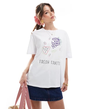 Pieces oversized t-shirt med frukter grafik i vitt