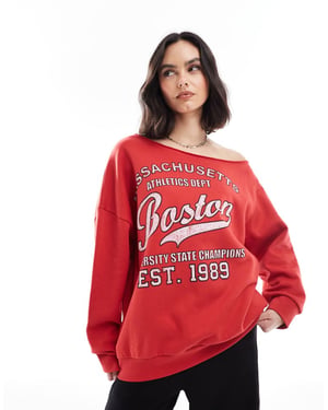 ASOS DESIGN Off shoulder sweatshirt med Boston-grafik i rött