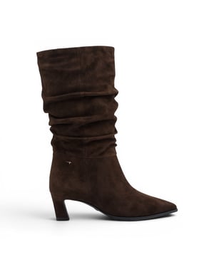 Tamaris damkängor med mocca brun mocka och långa klackar med klack på mitten av vaden - 25308-47
