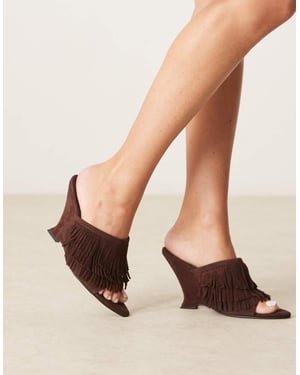 ASOS DESIGN Tizzy äkta mocka fransiga kilklackar i choklad