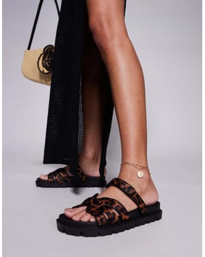 Simmi London Adelle snörade platta sandaler i leopard