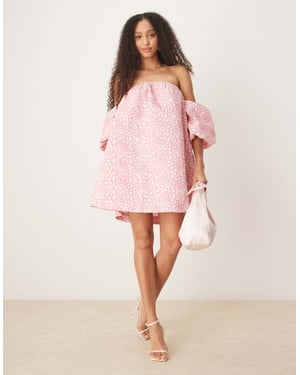 YAS texturerad ros jacuard off shoulder mini klänning i rosa