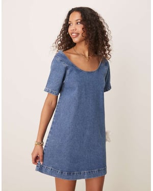 ASOS DESIGN denim klänning med rundad halsringning