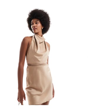 ASOS DESIGN Lång satinklänning med hängande halsringning och knytning i midjan i taupe