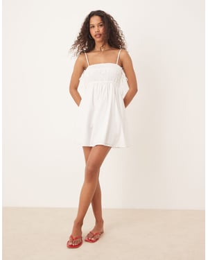 Abercrombie & Fitch babydoll smockad miniklänning i vitt