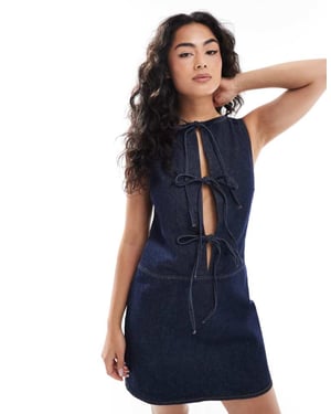 ASOS DESIGN denimklänning med knyt framtill i indigo