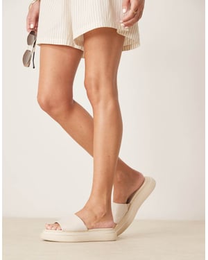 Calvin Klein flatformsandaler i off white