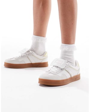 Tommy Jeans Greenwich trainers with gum sole in white and gold
