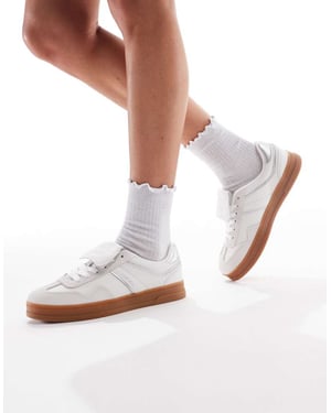 Tommy Jeans Greenwich trainers with gum sole in white and silver