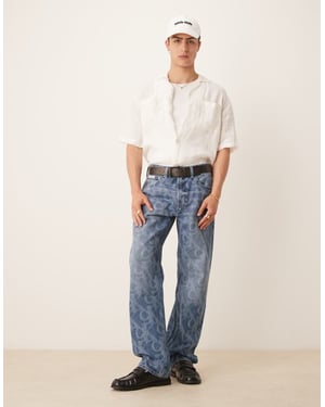 Calvin Klein Jeans 90-tals rak passform jeans med allover tryck i medel tvätt