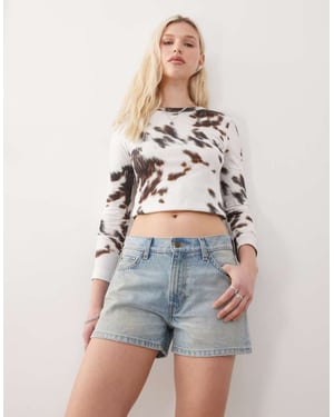 Veckodags lågrisk löst sittande denimshorts i tvättad blå