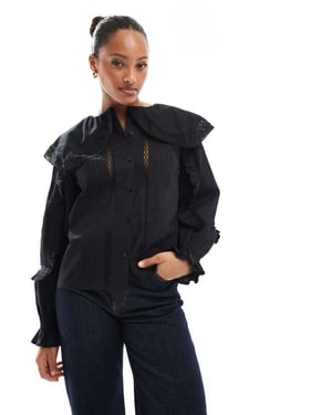 ASOS DESIGN skjorta med spets- och broderiinsatser och stor krage i svart