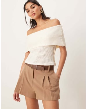 ASOS DESIGN skräddarsydda högmidjade shorts med faux läderbälte i mocha