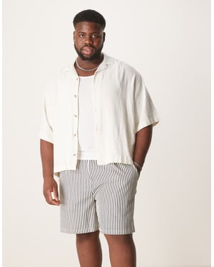 ASOS DESIGN breda kortare shorts i ecru och marinrandig