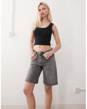Veckodags låg midja knälånga denimshorts i tvättad mörkgrå