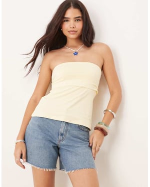 Abercrombie & Fitch Curve Love hög midja lösa denimshorts med fransad fåll i medelvitt