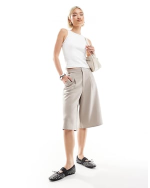 ASOS DESIGN jersey twill vidbenad bermudashorts i sten