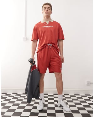 Umbro fotbollsshorts i röd