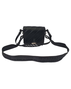 Off-White Diagonal Padded Binder Flap Axelväska i Svart Läder
