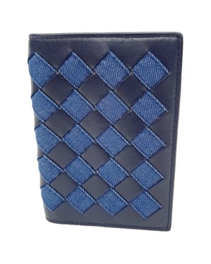 Bottega Veneta Intrecciato Liten Fällplånbok i Marinblå Denim och Läder